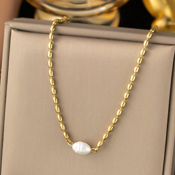 Yellow Gold Women's Luxury Vintage Style Gold Plated Stainless Steel Necklace - Picture 6 of 7